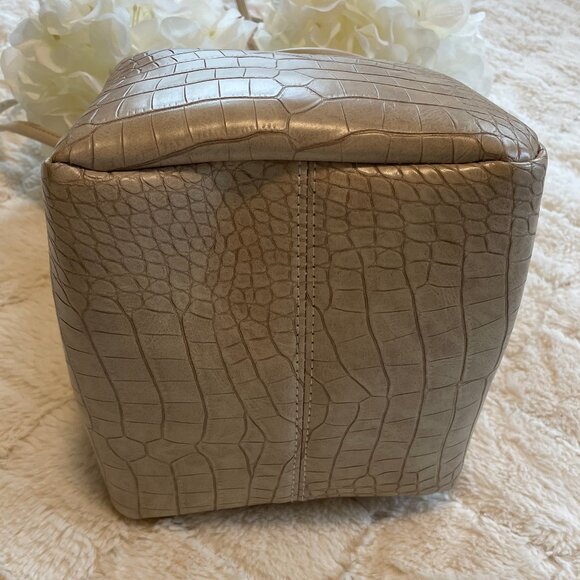 London Fog Bucket Cossbody Bag EUC - Picture 5 of 11